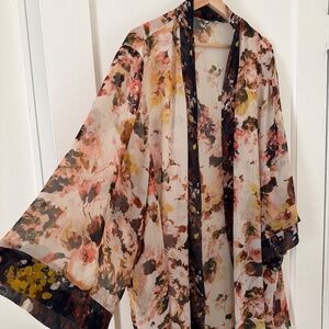 Women's Kimono Robe Floral Pattern US size 18/20 Boho Artsy Feminine Flowy